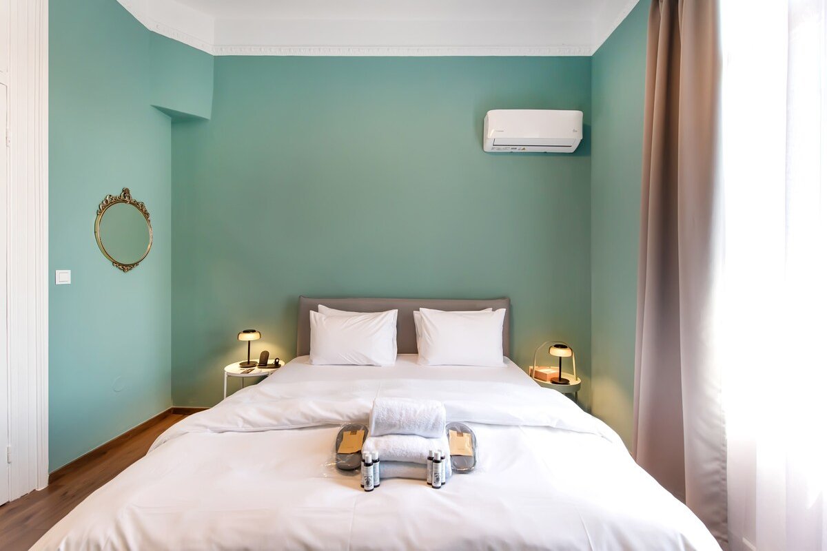 Fandango: Gorgeous Neoclassical Apartment gallery image 4