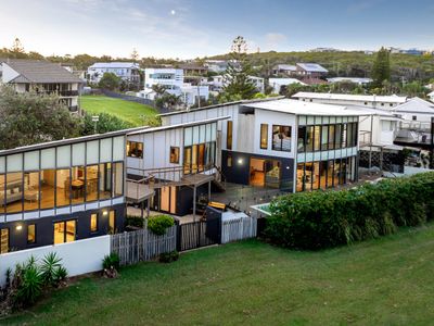 Shelly Oceanfront—Luxe Estate with Private Studio