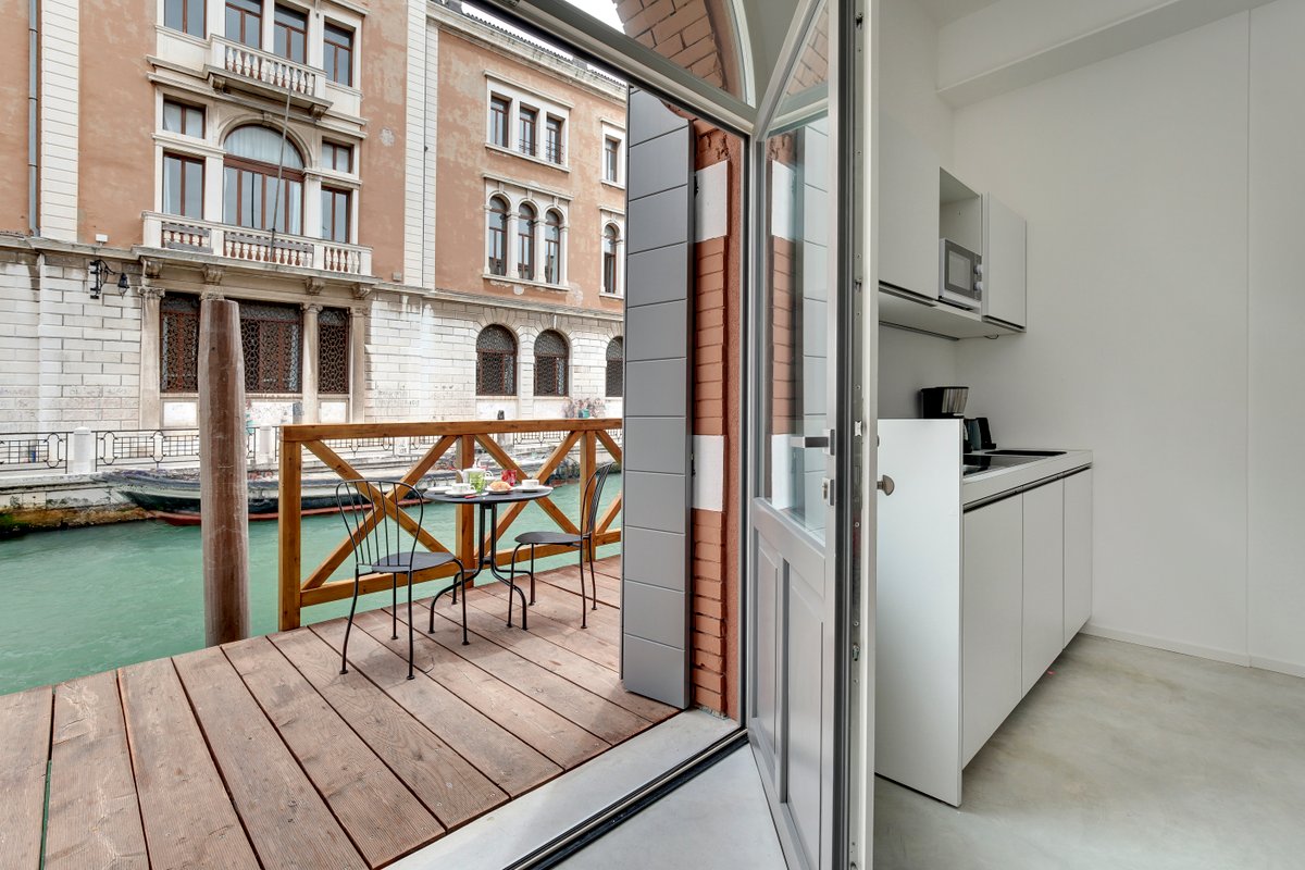Stunning Luxury Loft, with Private Terrace on Canal