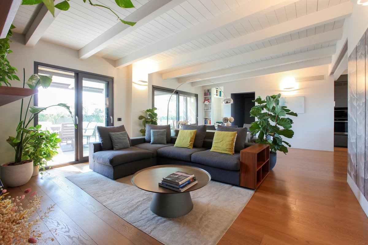 Exclusive Luxury Penthouse with Terrace & Garage gallery image 4