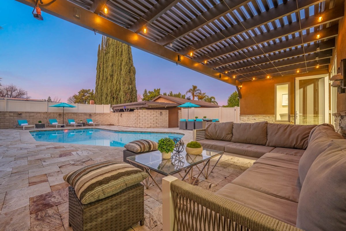 135 – Luxurious Estate Pool & Pool Table gallery image 2