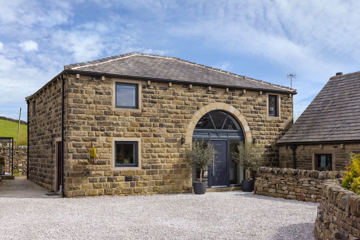 Luxury Barn in Saddleworth – Lake House gallery image 3