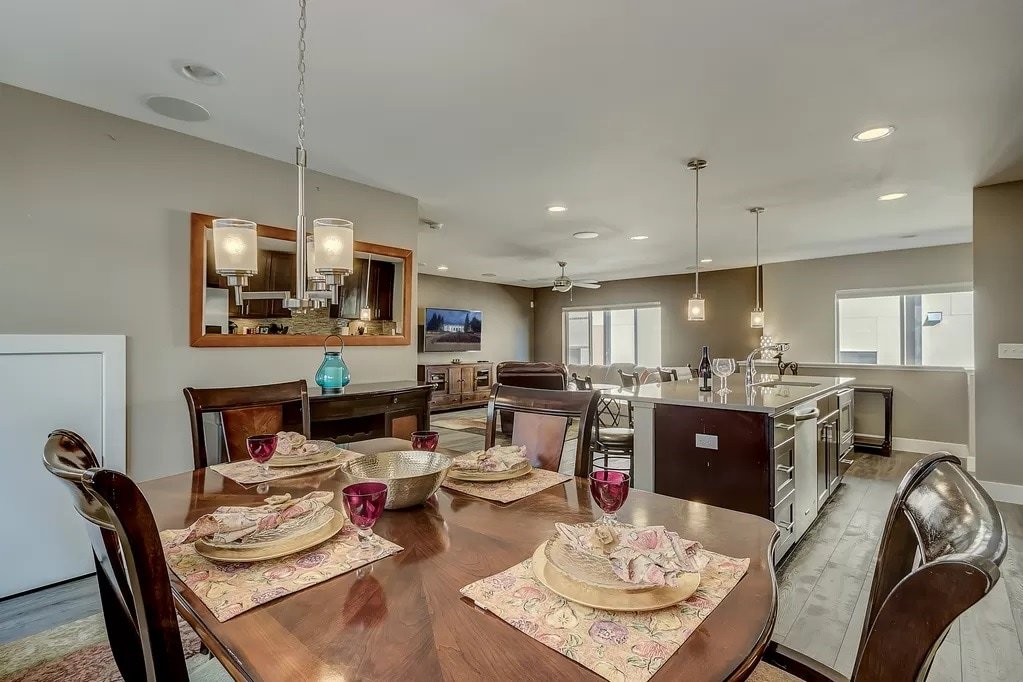 Spacious Townhouse with Rooftop Deck! gallery image 5