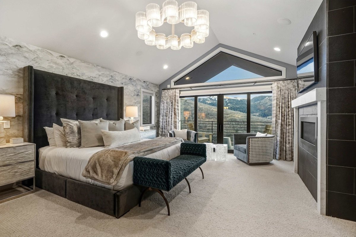 Luxe PC Estate | Chef’s Kitchen + Acreage + Views gallery image 3