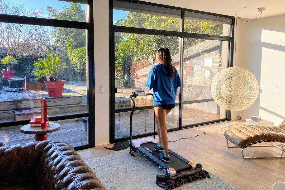 Designer house, walking distance to center, pool. gallery image 4