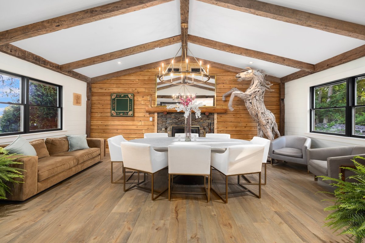 Stunning Farmhouse – Private Pool & Vintage Arcade