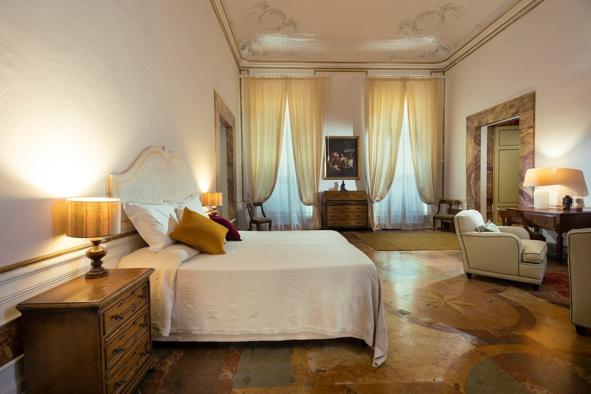 Gorgeous Florentine apartment gallery image 5