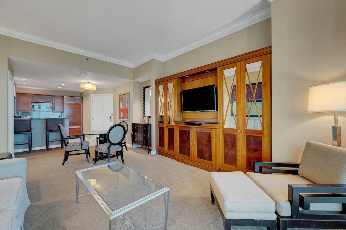 Jackpot! 34th floor Penthouse on Vegas Strip! gallery image 5