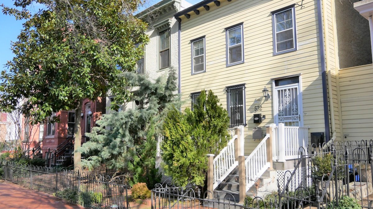 Historic Capitol Hill, Best Location! 3 Bed/3 Bath gallery image 2