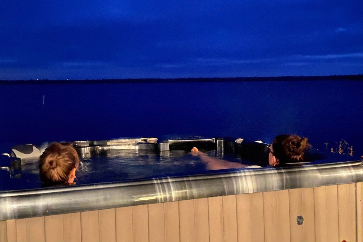 Beautiful Lake George Retreat gallery image 3