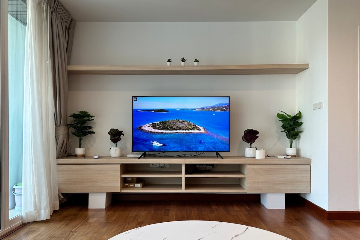 WoW! Double Corner 3 Bed, near Skytrain, Pool, Gym gallery image 5