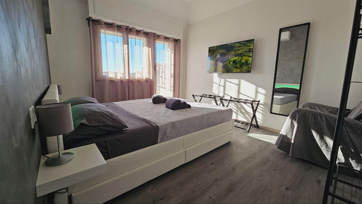 Penthouse Di Re -5 min. metro “Arco di Travertino” gallery image 2