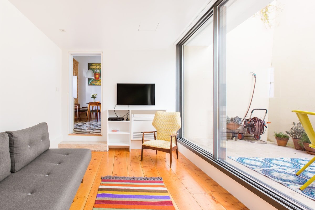 Beautifully Restored Cottage with Patio in Historic Center D gallery image 2