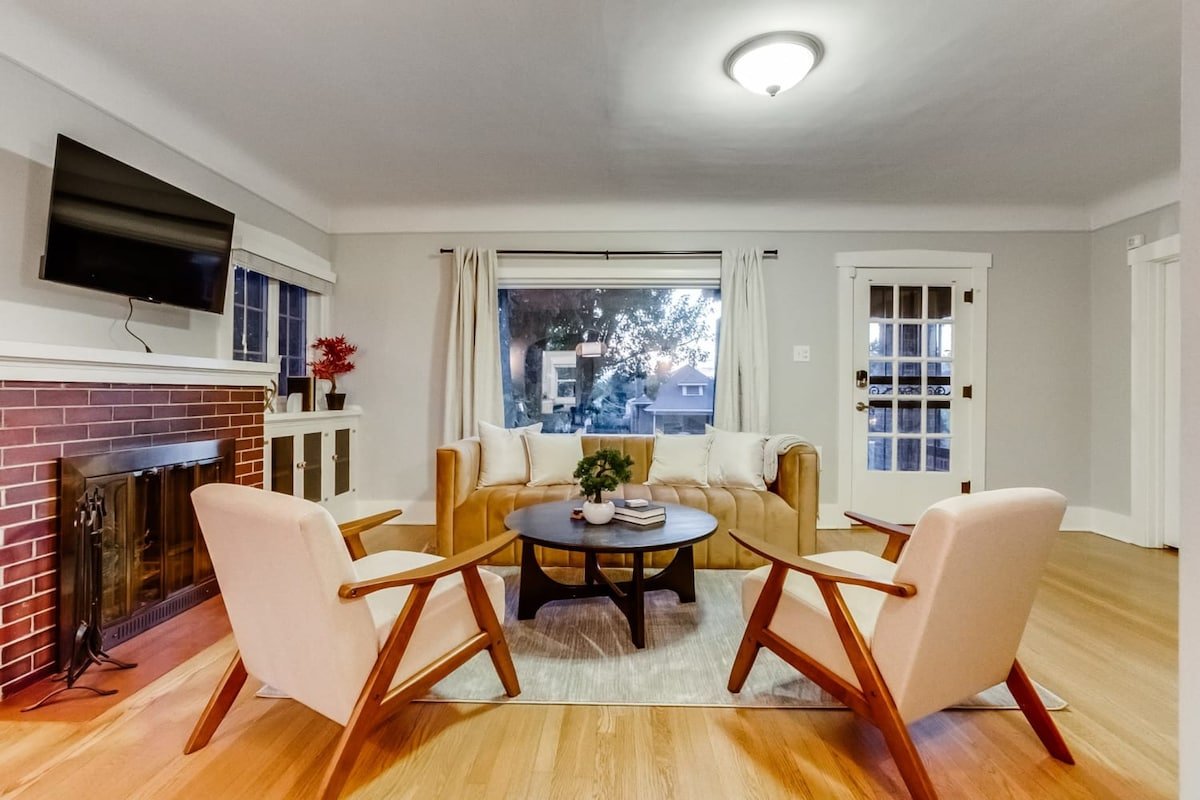 The Bonsai Bungalow | Hot Tub | Game Room gallery image 4