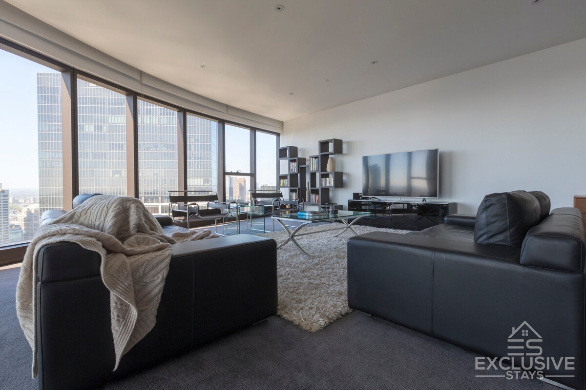 Luxurious 3-Bed 2-Bath 1-Car with WiFi gallery image 3