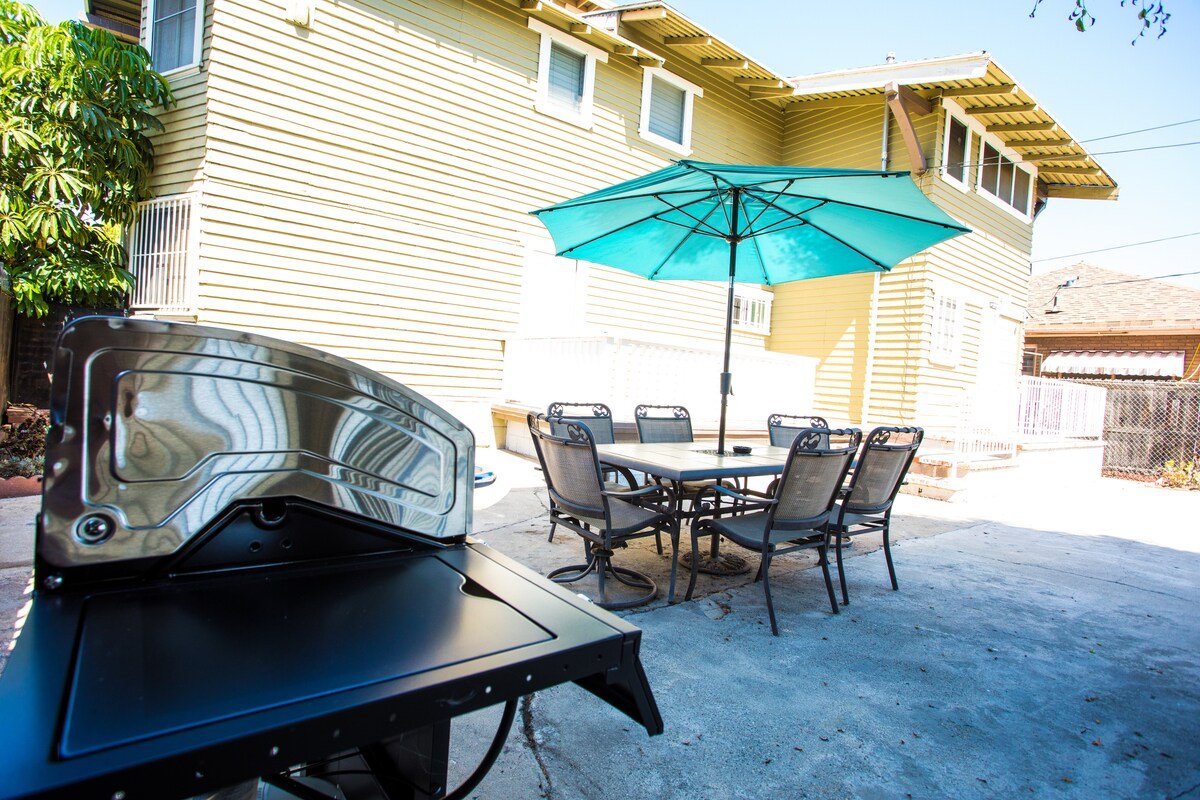 Spacious 2 story w/ views and desirable amenities gallery image 3