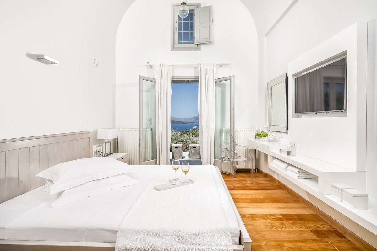 Akrotiri Private Residence gallery image 4