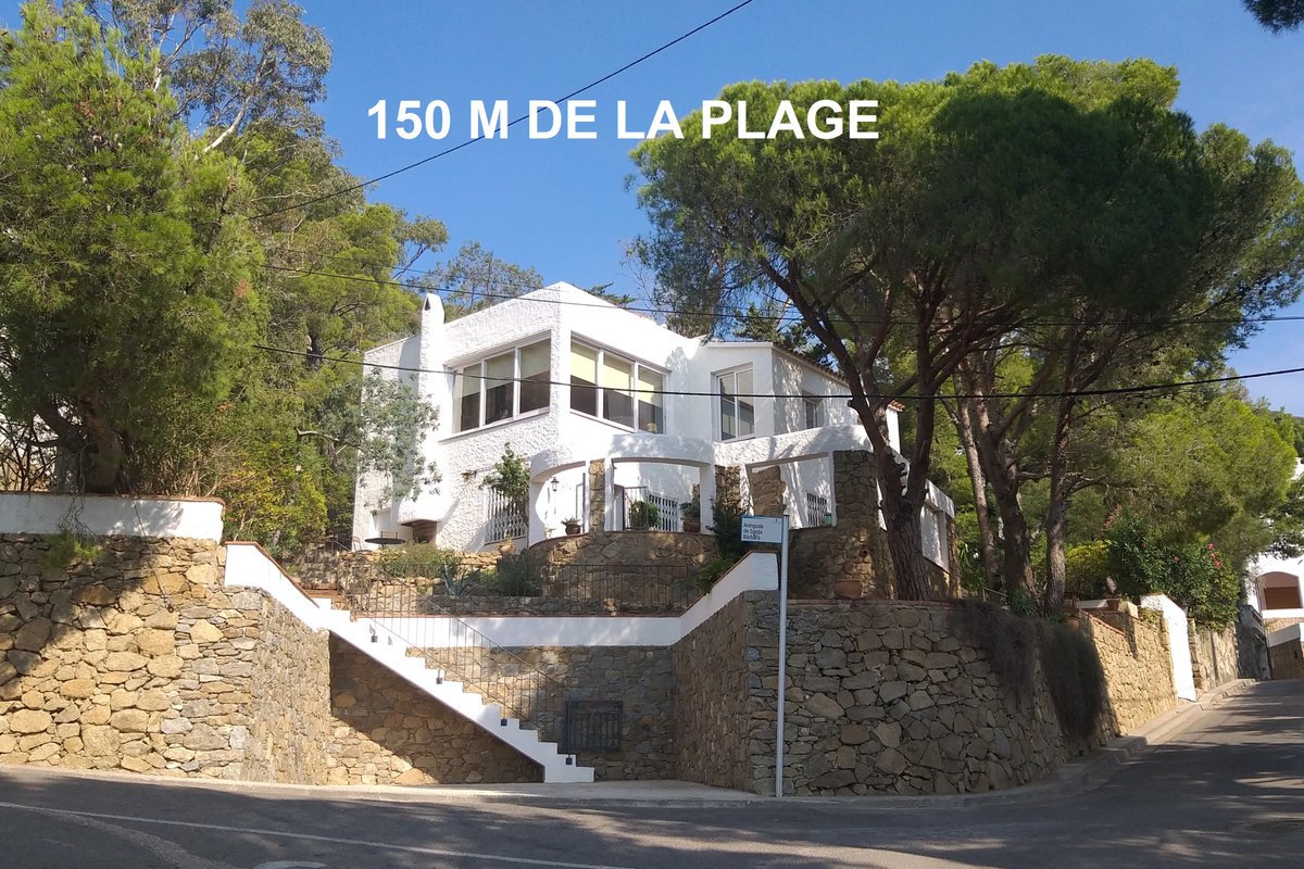 Charming villa 200 m2 just 150 m from the beach