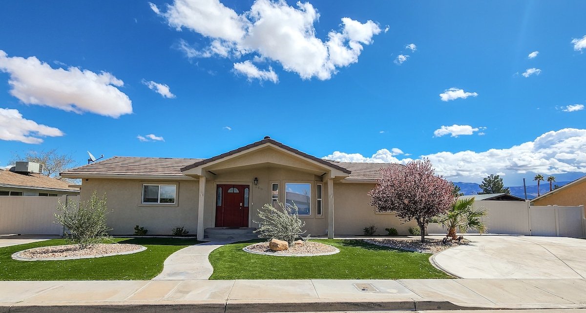 Desert Pool Retreat gallery image 3