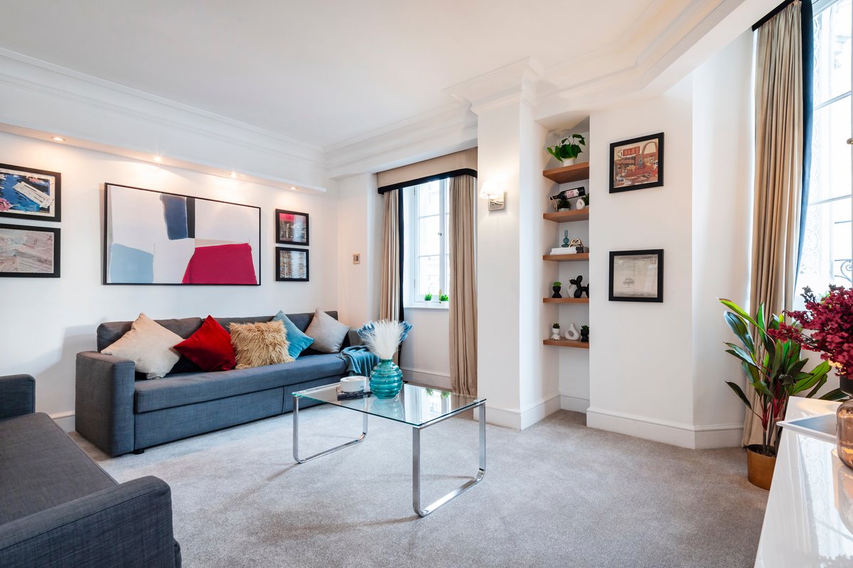 Stylish Penthouse in Trafalgar Square