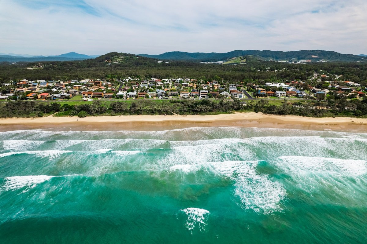 Sandys Getaway Oceanfront Sleeps 6 Sea Breezes gallery image 4