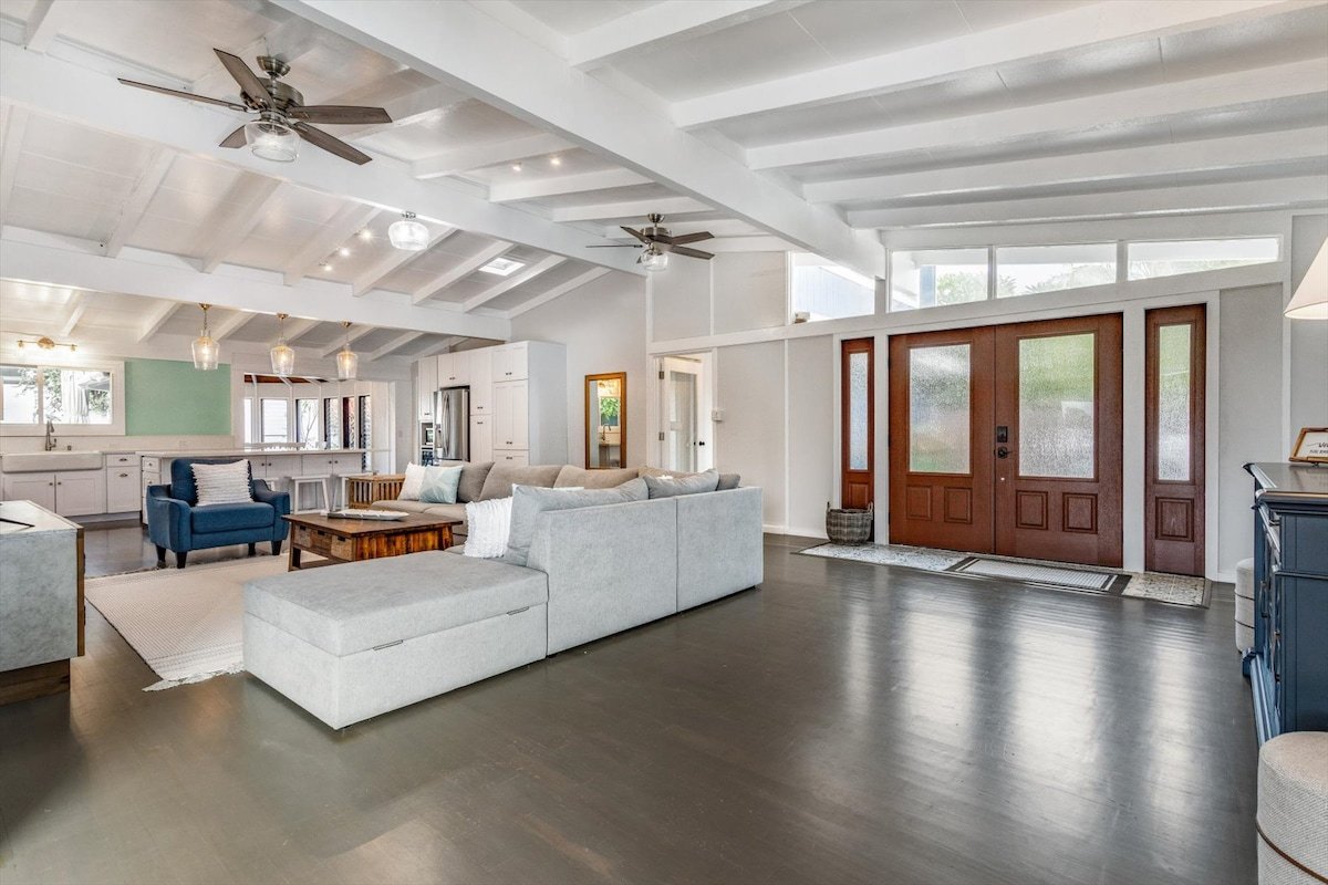 The Pool House in Kailua with 3,200 sf, 6bed/4bath gallery image 5