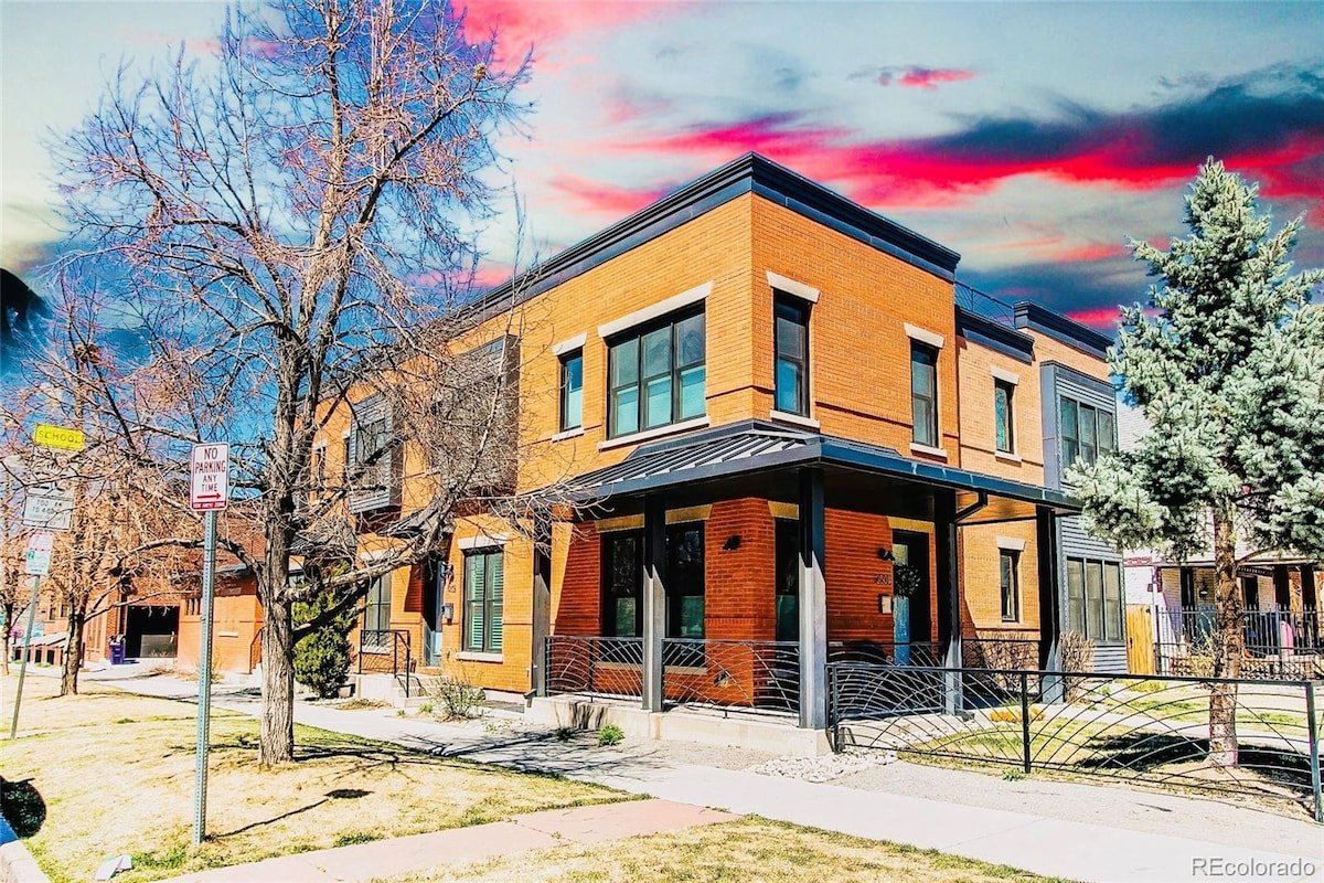 Stylish RiNo Townhome w/Rooftop & Walk to Downtown gallery image 3