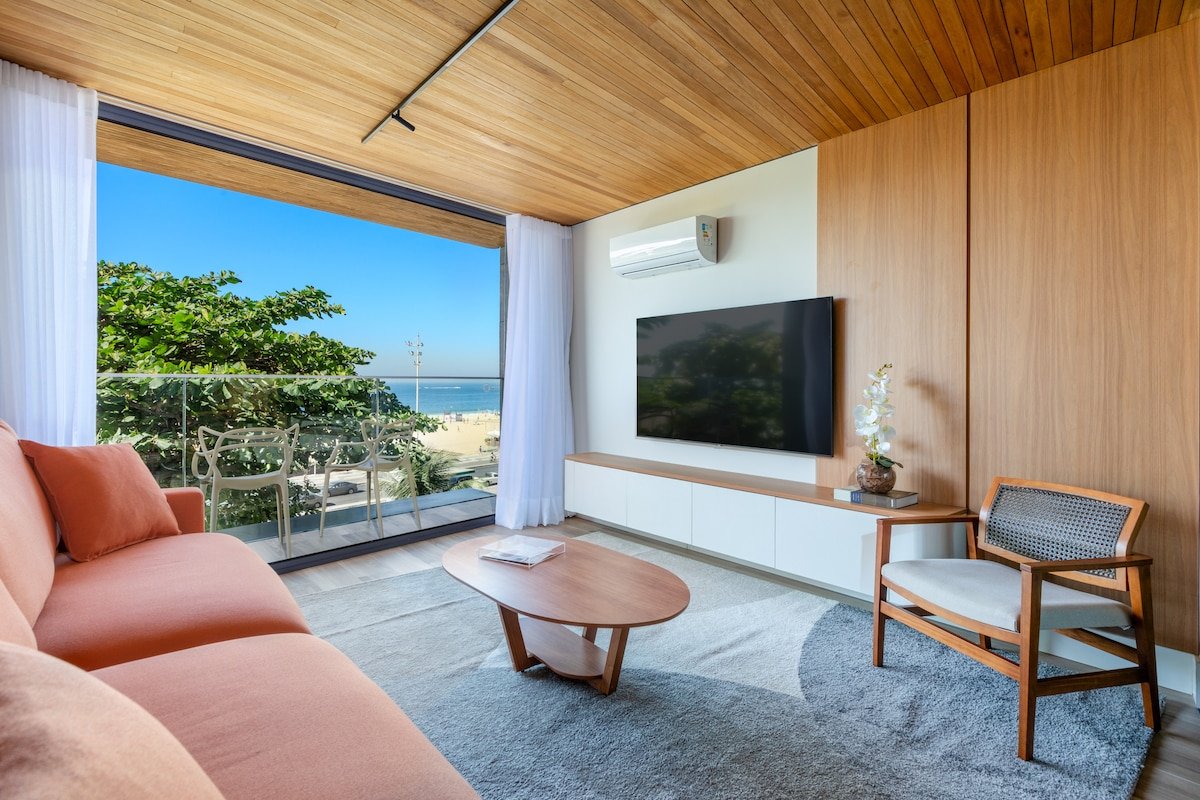 Beachfront Paradise Luxury gallery image 2