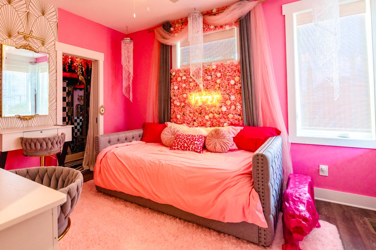 Celebrity Owned: 5 Mins to Downtown & Broadway