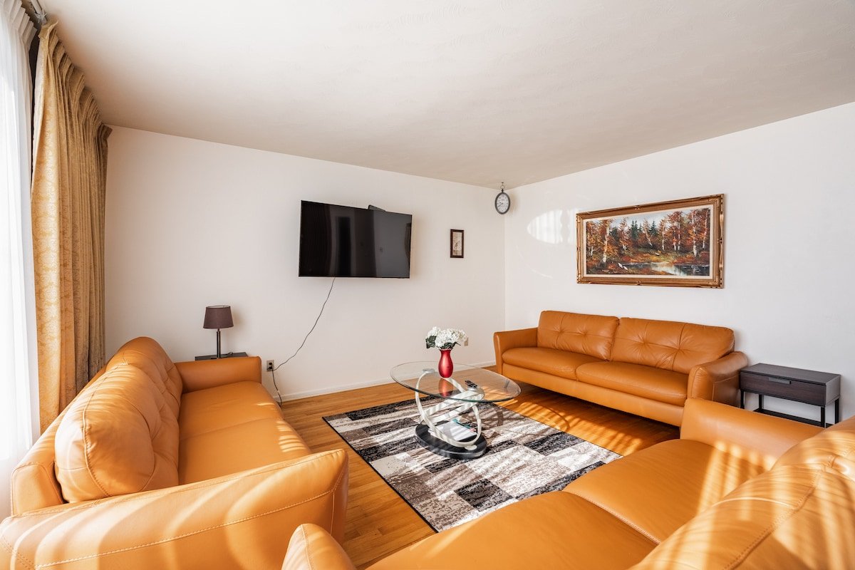 Spacious 5-Bedroom Home – Central AC/7beds gallery image 3