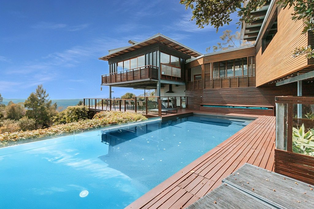 Montville Resort Style Holiday Retreat with pool gallery image 3