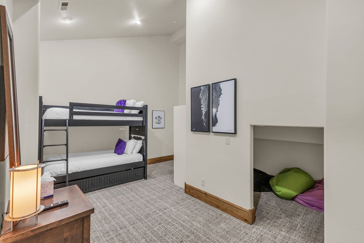 Luxe Park City Escape | Hot Tub & Theater gallery image 4