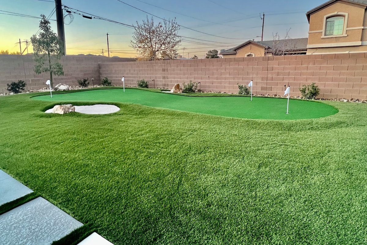 Pool, hot tub, putting green! gallery image 2
