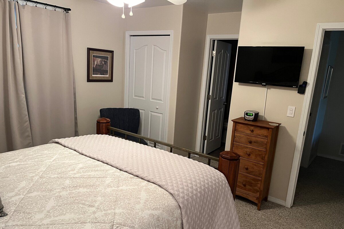 Retreat Under Bozeman Big Sky Near Yellowstone gallery image 4