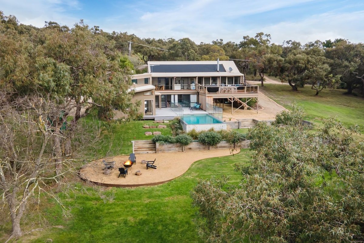 Long View – Heated Pool in Red Hill gallery image 4