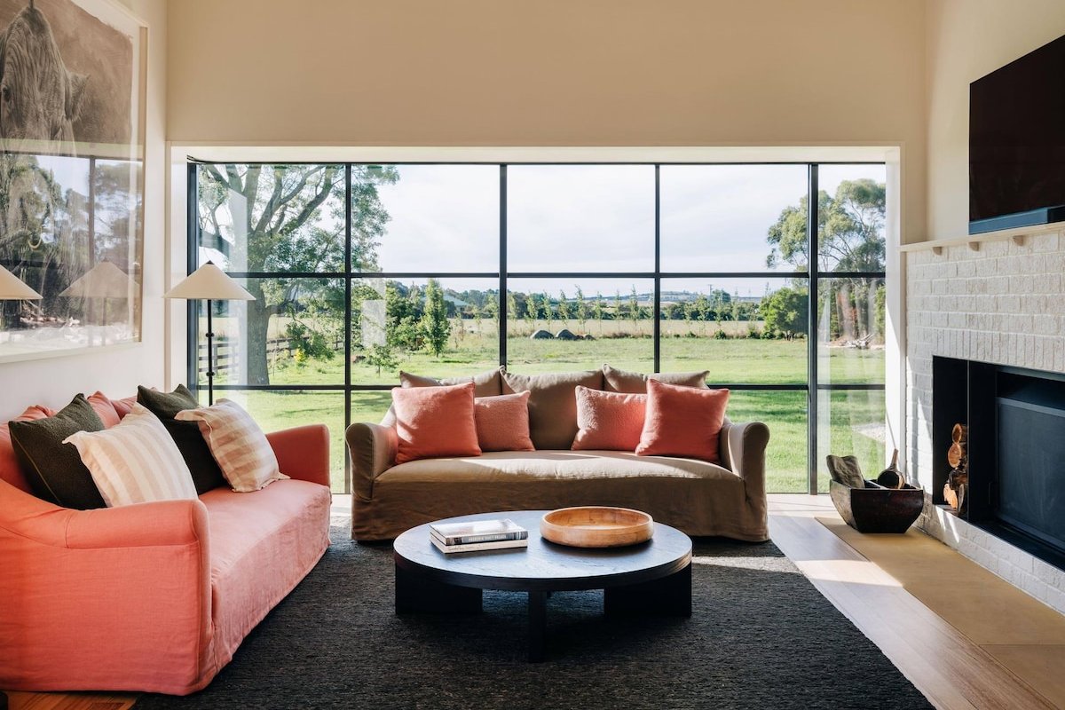 Newly Restored Luxury Farm House Northern Tasmania gallery image 4