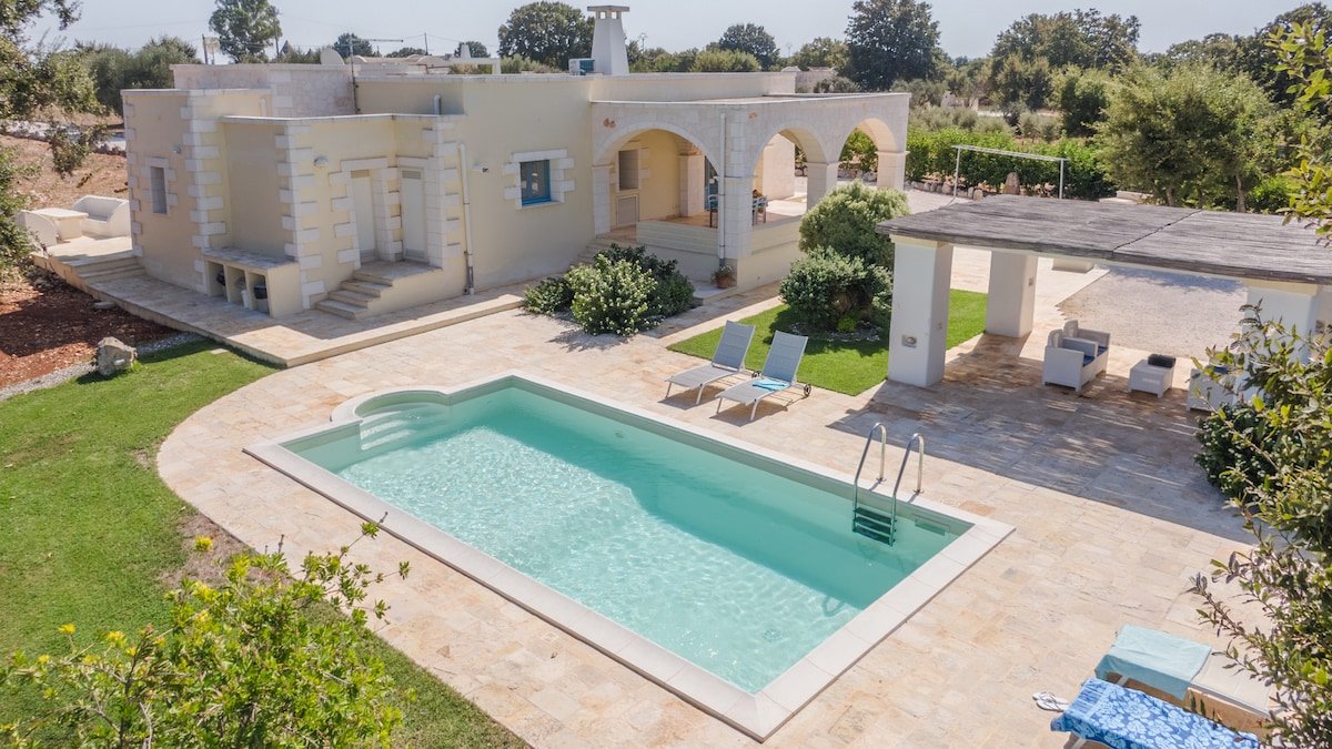 Chic two bedroom villa with private pool & BBQ gallery image 2