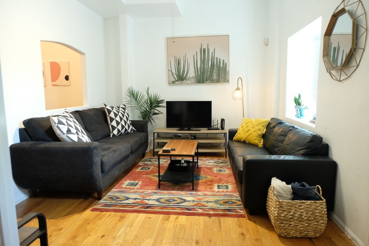 Great Home steps from RiNo – 10 beds gallery image 2