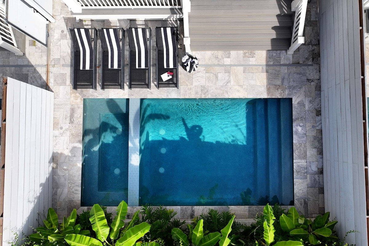 Luxe 7 bedroom | Heated Pool +Spa | Stay Heirloom gallery image 3