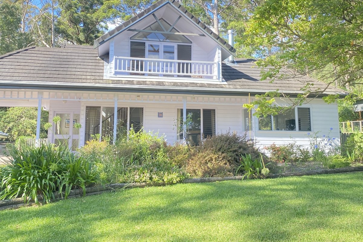 Pelican – Lake Views – Pet Friendly gallery image 5