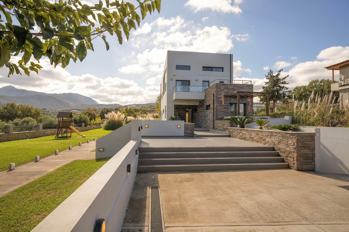 Villa Sfedami – Pool with Children Safety Fence gallery image 5