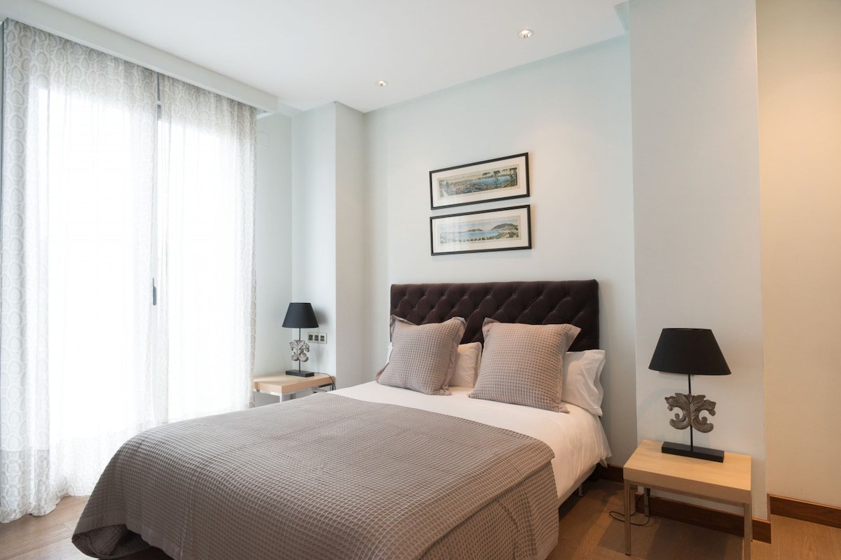 Niza La Concha, terrace with beach views gallery image 5