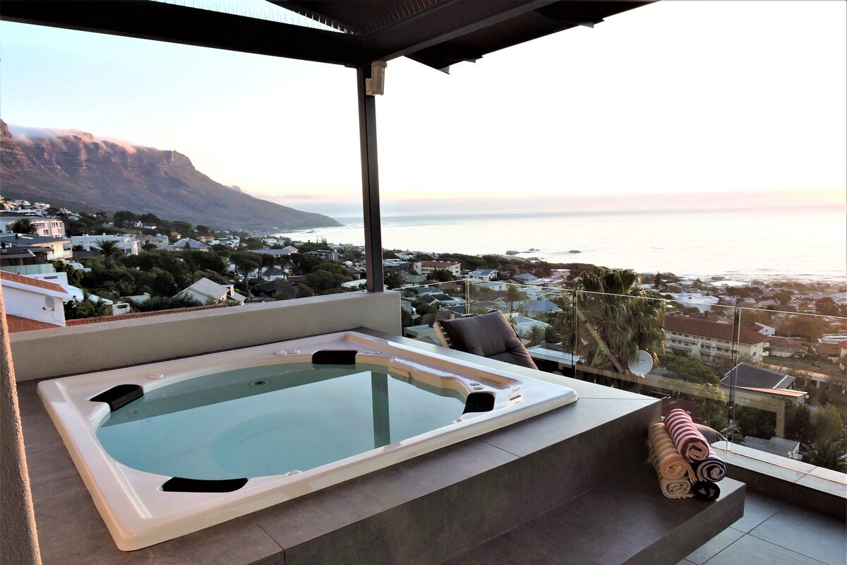 PENTHOUSE IN CAMPS BAY WITH FANTASTIC VIEW gallery image 5