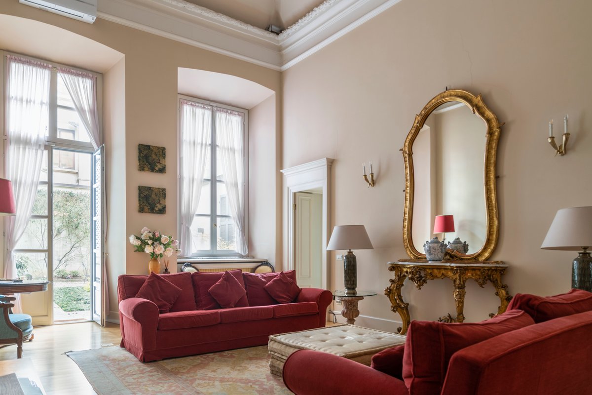 Antica apartment, city center, 4 BDR with garden