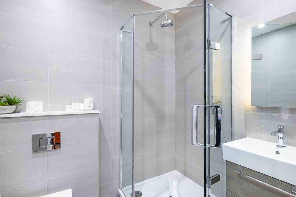 Luxury 2 bedroom in South Kensington & Chelsea. gallery image 4