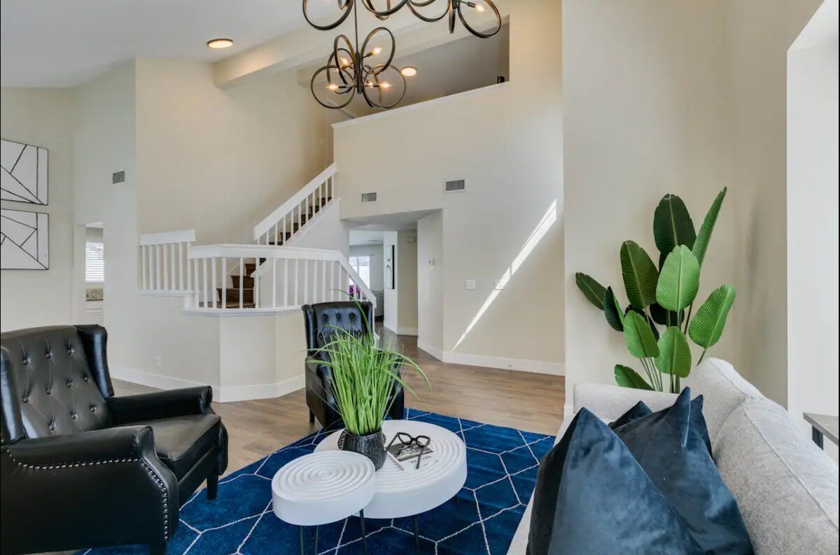 Lovely 5B Las Vegas Retreat w/Pool–15mins to Strip gallery image 3