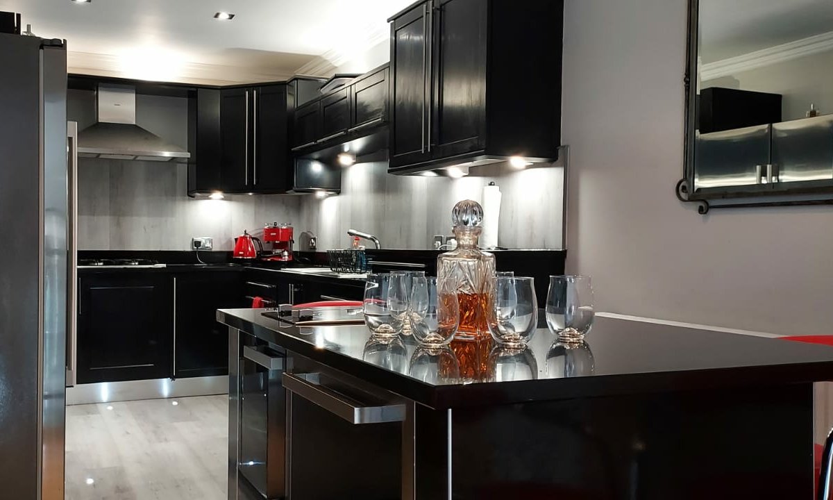 3/4 Bedroom Townhouse with 3 toilets over 3 levels