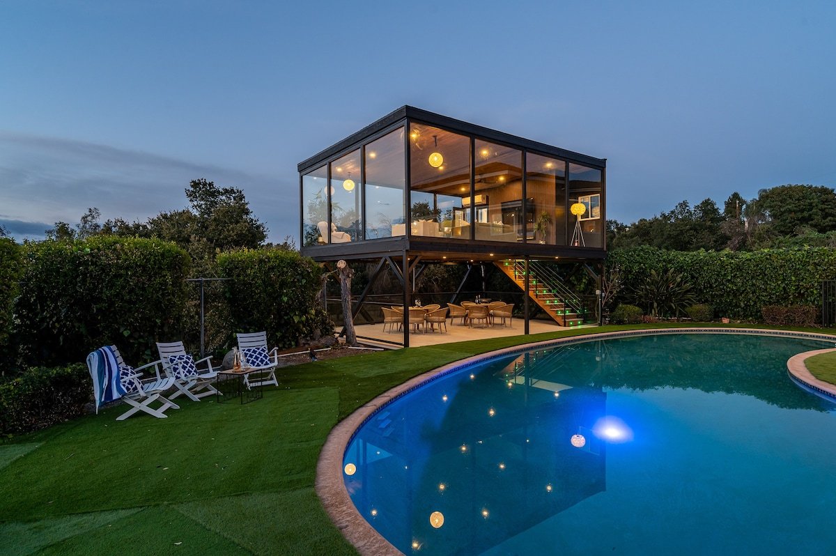 Spectacular mansion with amazing views gallery image 2