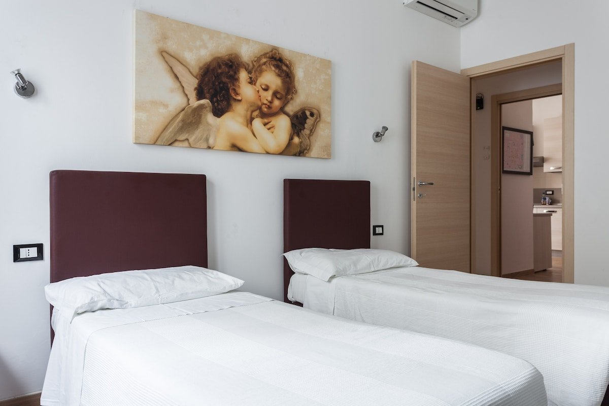 IN FIERA 8: elegant front fair gallery image 3