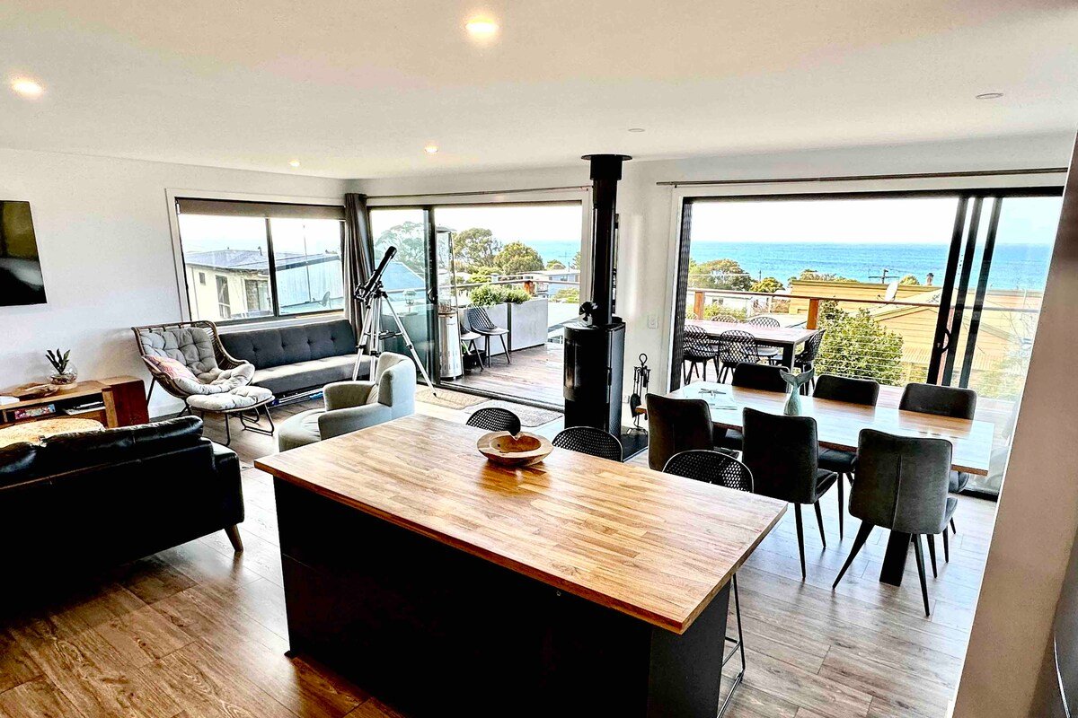 Beach Breeze. Endless ocean views gallery image 5